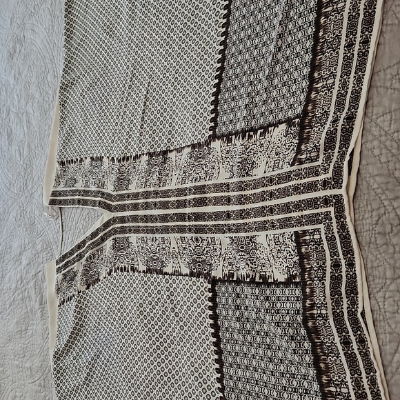 Rose & Olive Elegant Black and White Women's Top - Picture 5 of 7